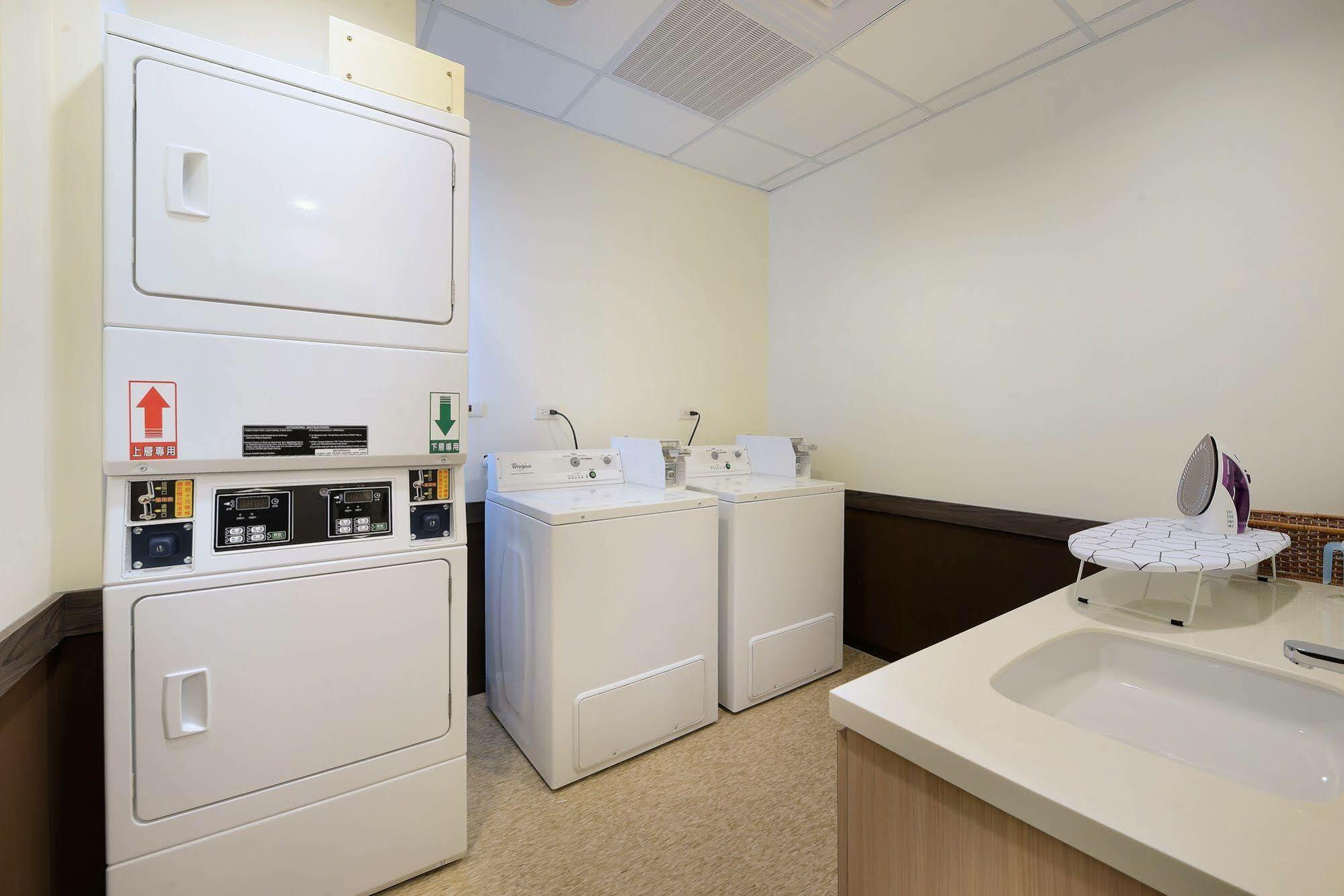 Park City Inn & Hostel Юнхэ Экстерьер фото