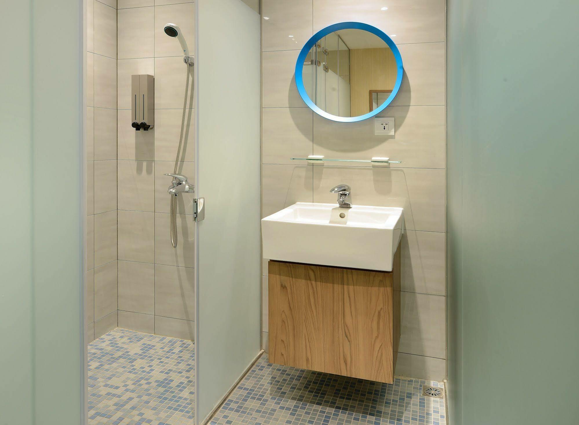 Park City Inn & Hostel Юнхэ Экстерьер фото