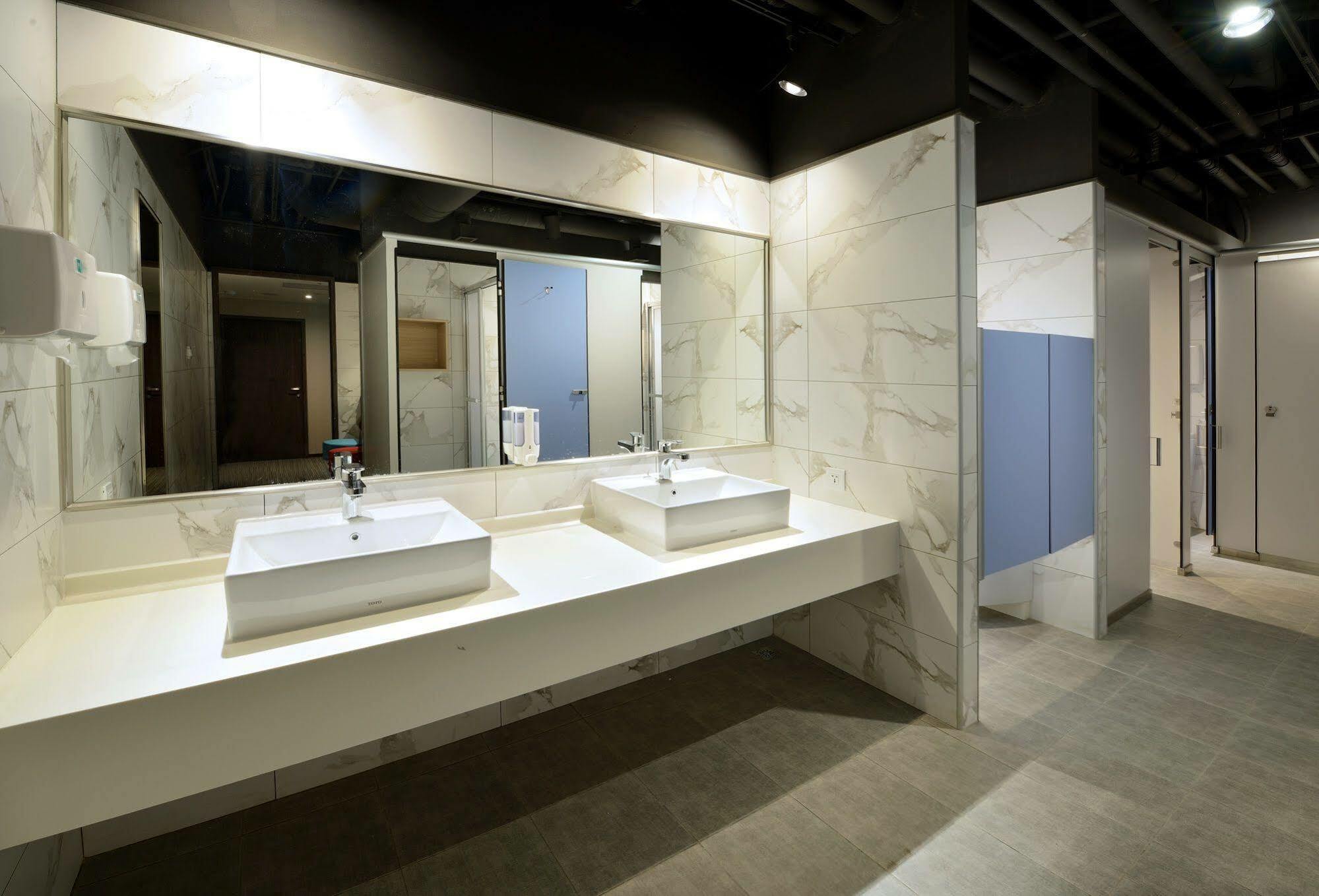 Park City Inn & Hostel Юнхэ Экстерьер фото
